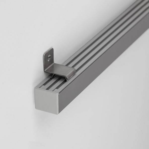 Befestigungsclip für LED-Leisten in silber